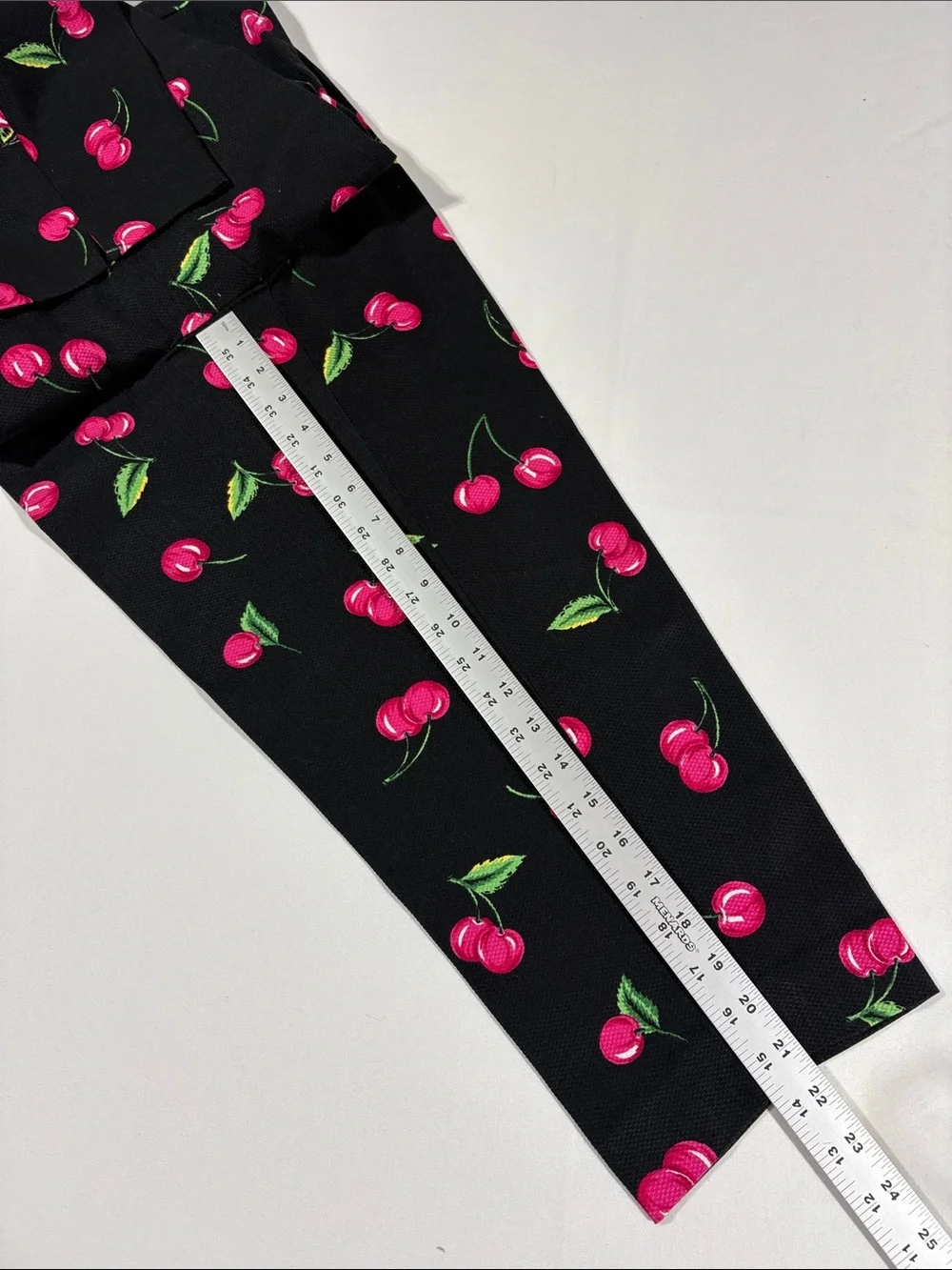 Briggs New York Black Cherry Print Capris size 8